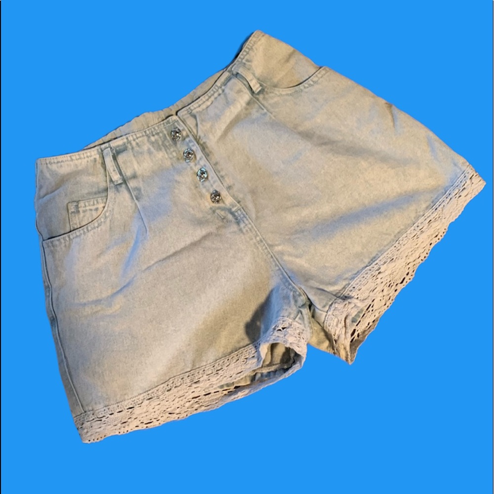 Vintage shorts with lace